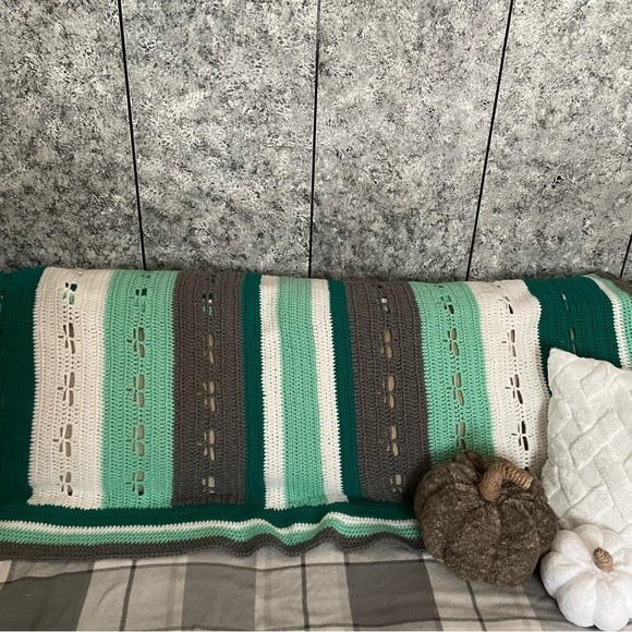 Dragon Fly Green & Grey Handmade Crochet Throw Blanket - Picture 2 of 5